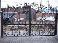 Установка кованых ворот, калитки и забора в Зеленовке